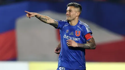 Charles Aránguiz está feliz en Universidad de Chile.