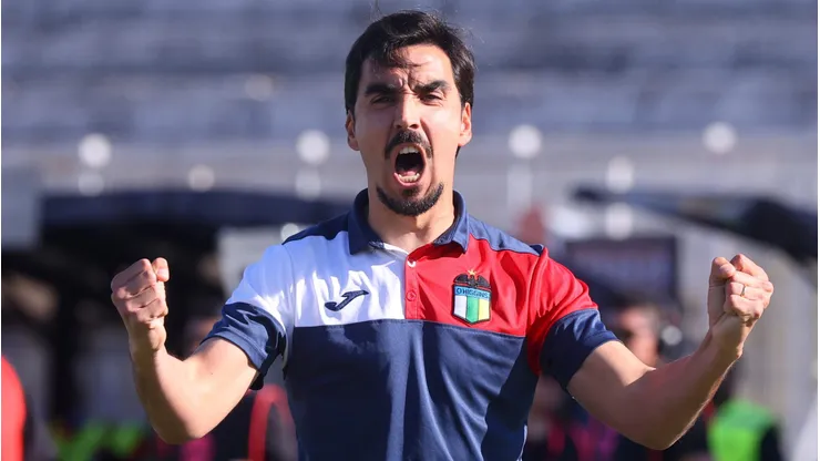 Meneghini es seguido de cerca por la U