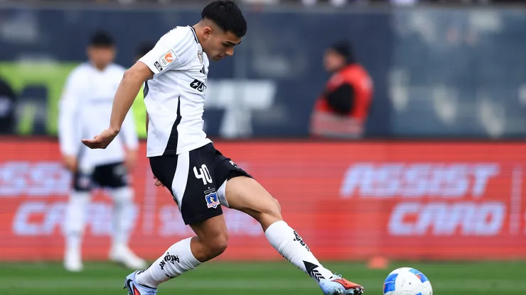 Colo Colo cuenta con un jugador menos.