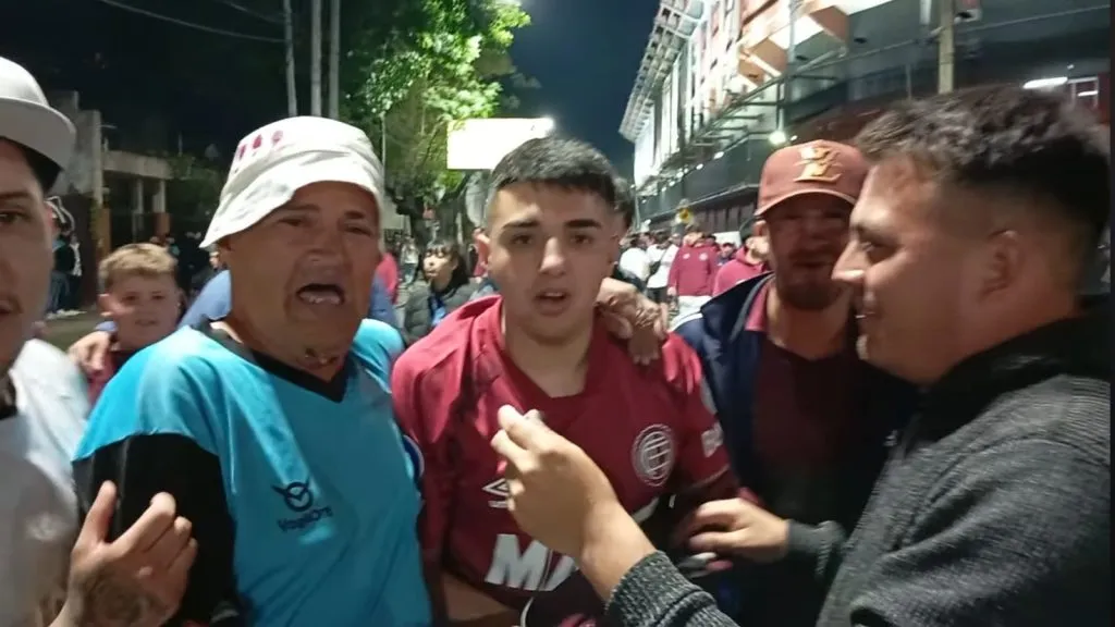 Los hinchas de Lanús calientan el ambiente para la Copa Sudamericana. Foto: Momento Granate.