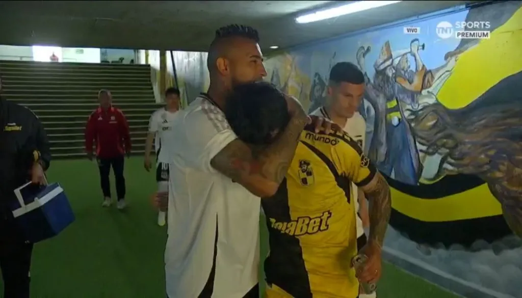 El cariñoso saludo de Cepeda con Vidal.