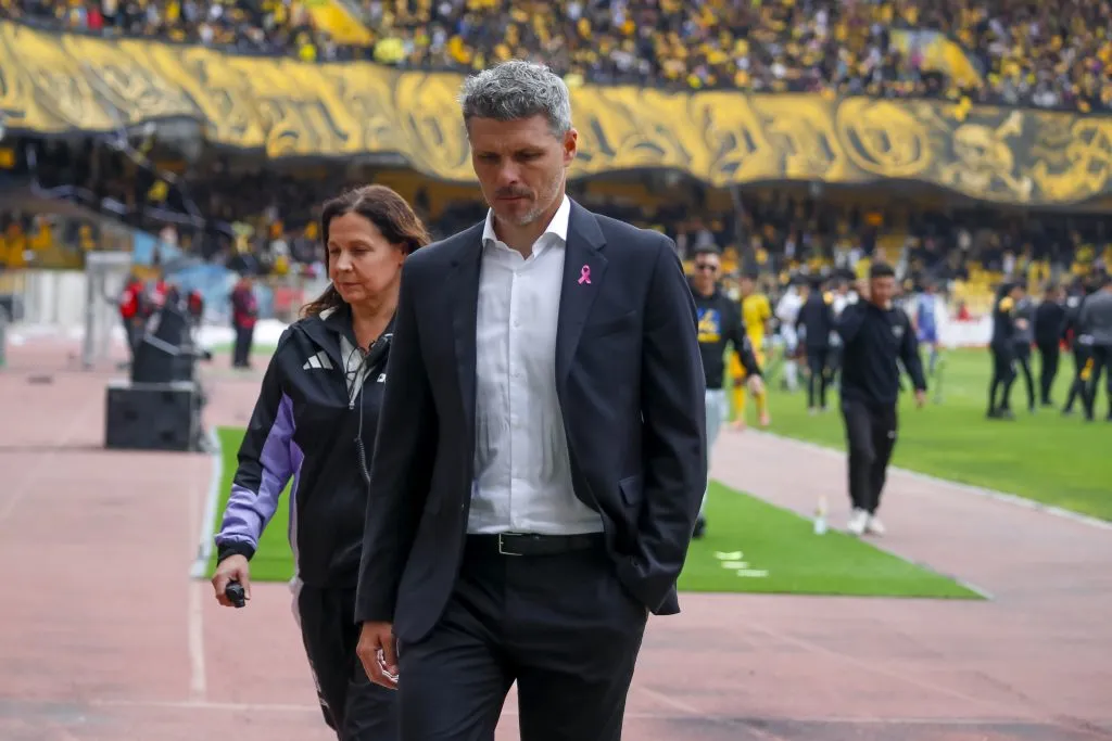 Fernando Ortiz no logra levantar a Colo Colo en el torneo. Foto: Pepe Alvujar/Photosport