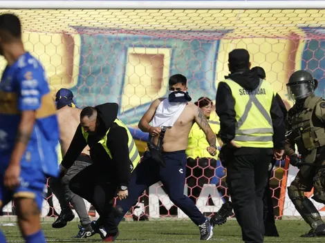 Terrible: invasión de barristas de Everton finaliza el duelo ante la UC