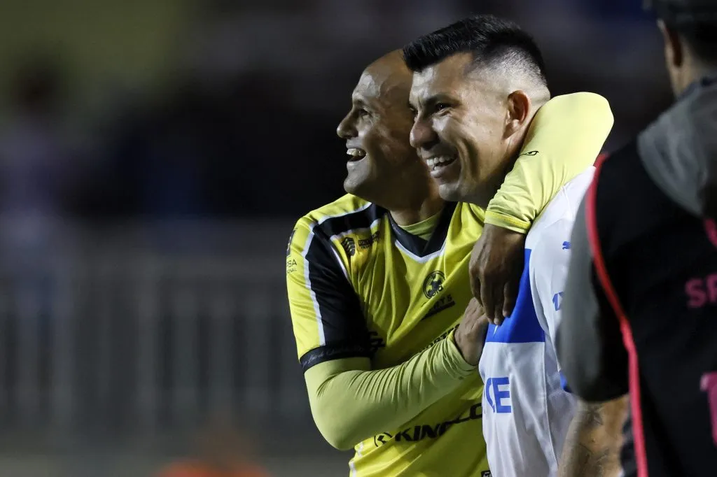 Gary Medel fue rival de Chupete Suazo esta temporada. (Andres Pina/Photosport).
