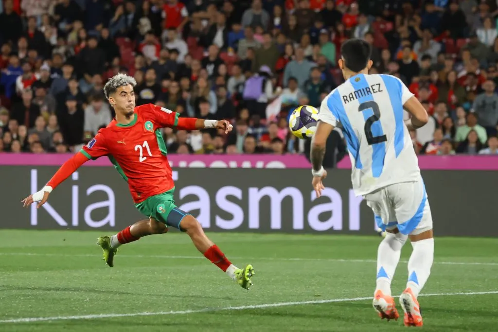 El poderoso remate de Zabiri para el 2-0 de Marruecos ante la Albiceleste. (Jonnathan Oyarzun/Photosport).
