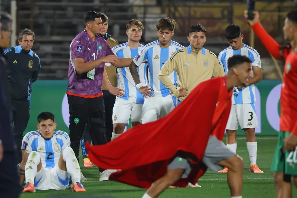 Marruecos celebra ante la terrible pena de los argentinos en el Estadio Nacional. (Jonnathan Oyarzun/Photosport).