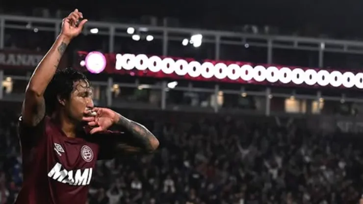 Este zaguero central paraguayo se vistió de delantero con un gol que dejó a todos boquiabiertos.