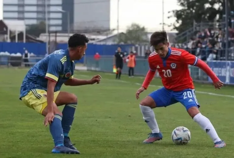 Subiabre defendiendo la camiseta de Chile en un Sub 17