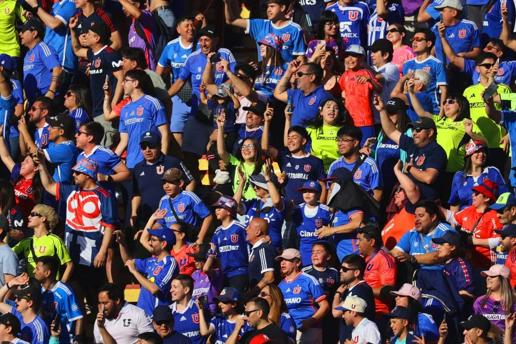 La U  tenía planificado un banderazo con entradas para sus abonados en Santa Laura: fue descartado. Foto: Dragomir Yankovic/Photosport