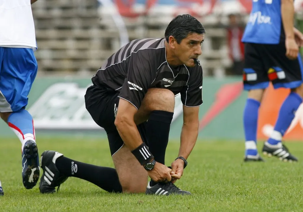 A Carlos Chandía no le gustan las nuevas generaciones de árbitros. (Photosport).