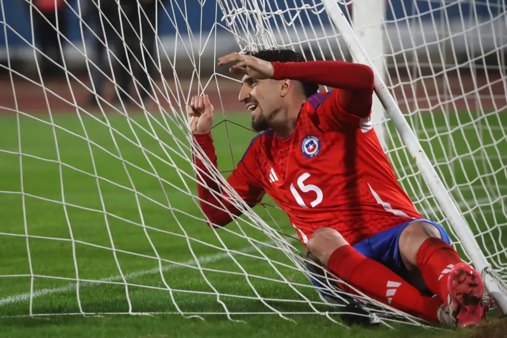 Diego Valdés suma apenas 127 minutos en Vélez: disputó seis partidos e hizo un gol. (Jonnathan Oyarzun/Photosport).