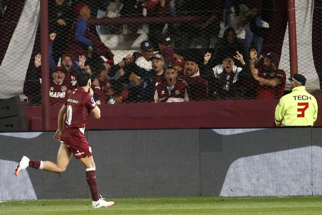 Marcelino Moreno celebrando su gol ante Fluminense. (Photo by Marcos Brindicci/Getty Images)