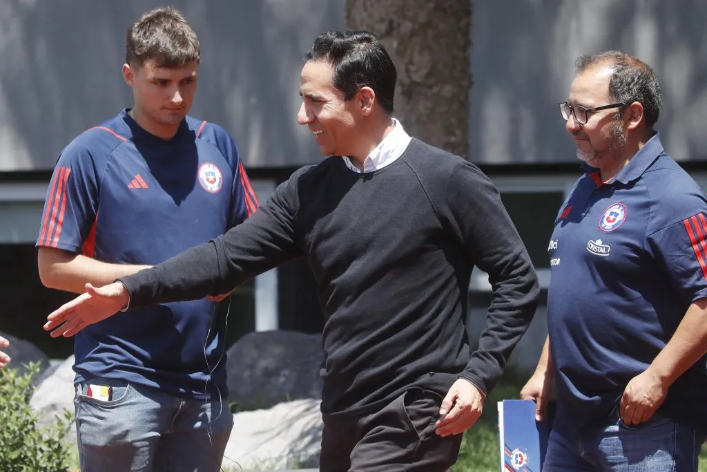 Rodrigo Robles en su rol como Gerente de Selecciones Nacionales. (Jonnathan Oyarzun/Photosport).