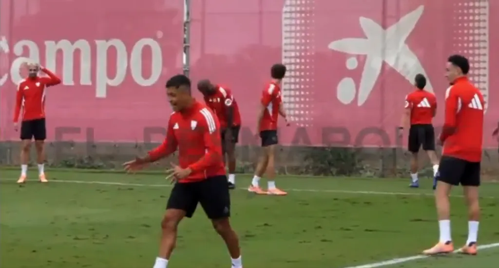 Así reaccionó Sánchez tras algunos errores en un rondo. (Captura El Desmarque).