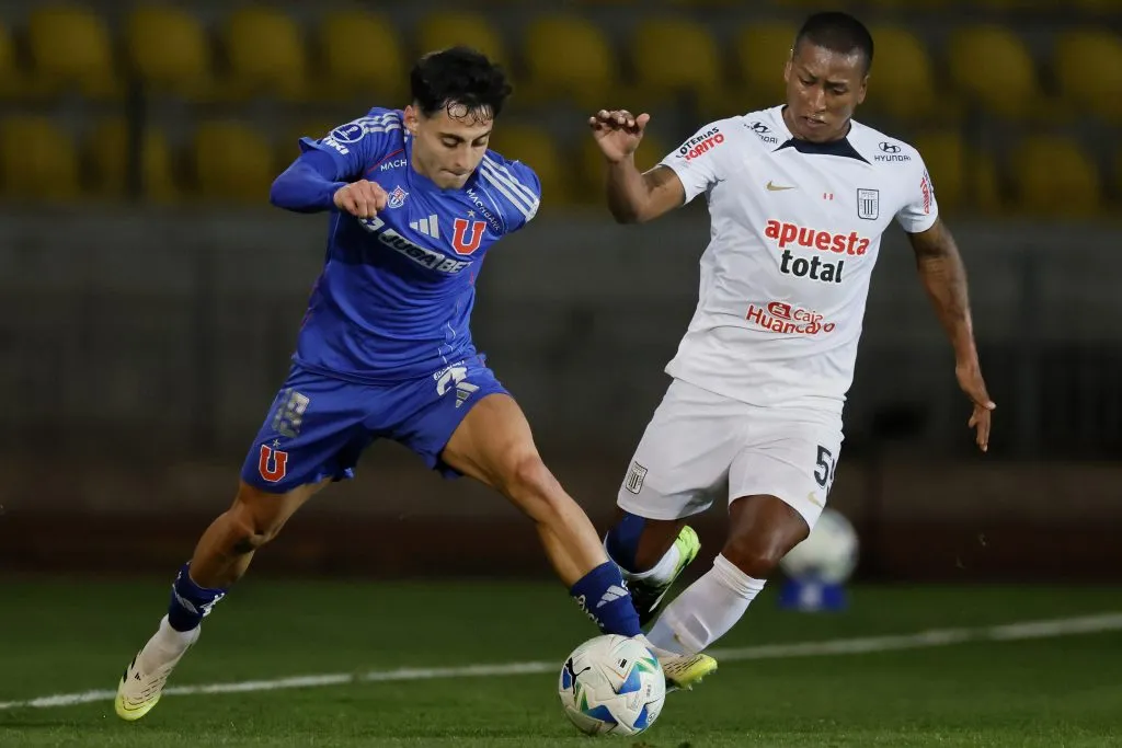 Javier Altamirano es fijo en el once de la U. Foto: Andres Pina/Photosport