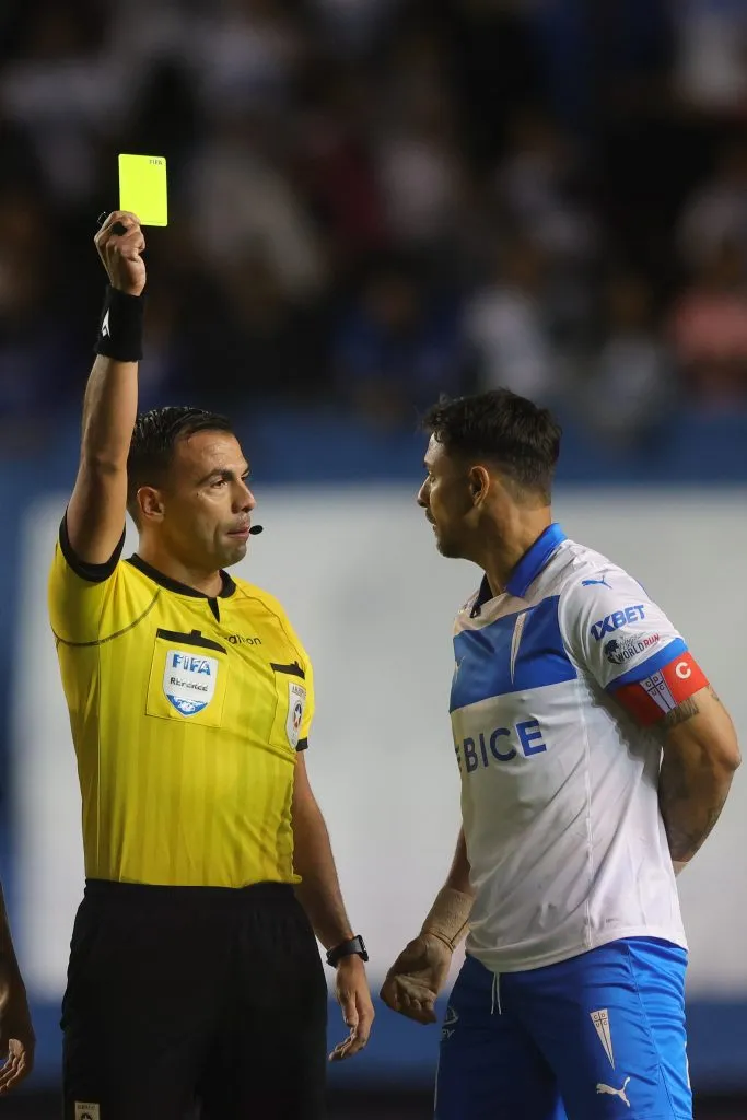 Juan Lara ha dirigido a la UC en dos partidos esta temporada. Foto: Felipe Zanca/Photosport