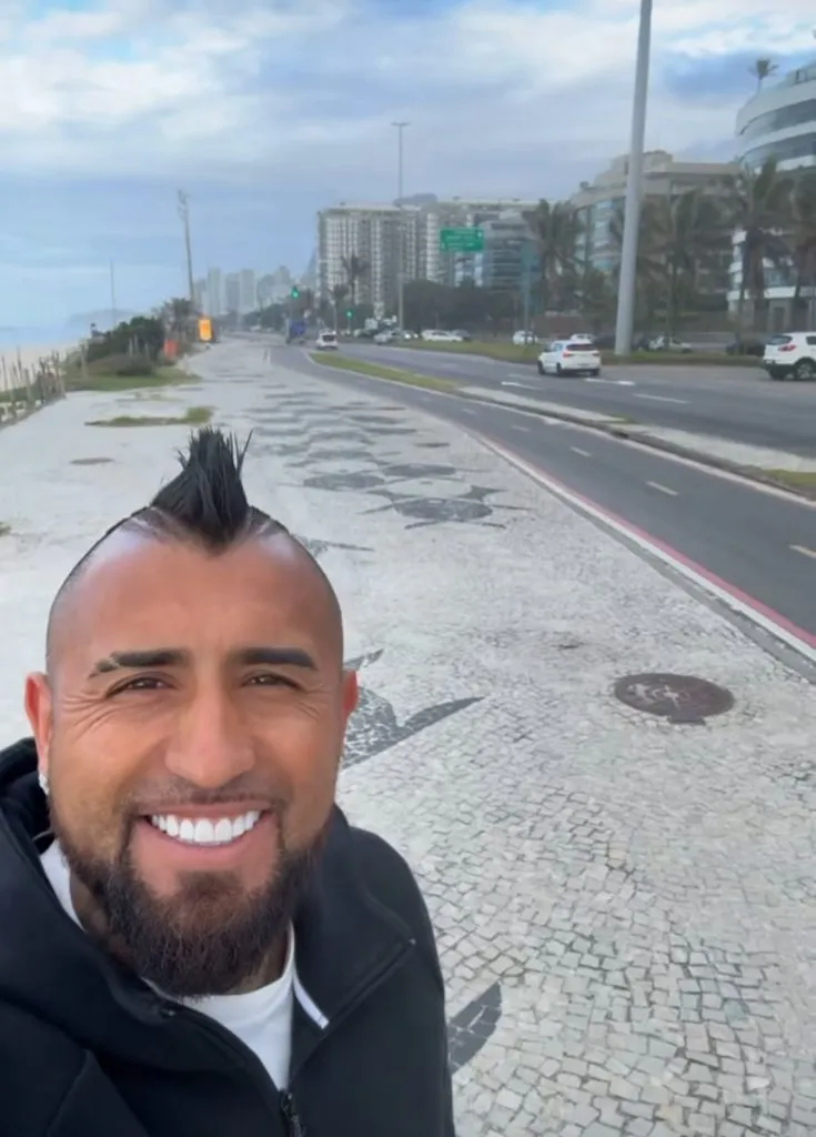 Vidal muestra fotos caminando por Brasil.