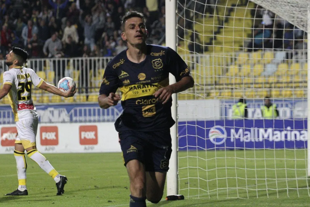 Maximiliano Cerato logró hacer historia en Everton al ser el extranjero con más partidos en el club. | Foto: Photosport.