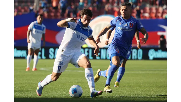 Azules y cruzados se enfrentan por la fecha 25 del Campeonato Nacional.