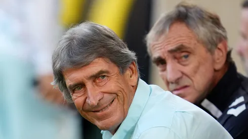 Manuel Pellegrini y su ayudante Rubén Cousillas en el Betis.