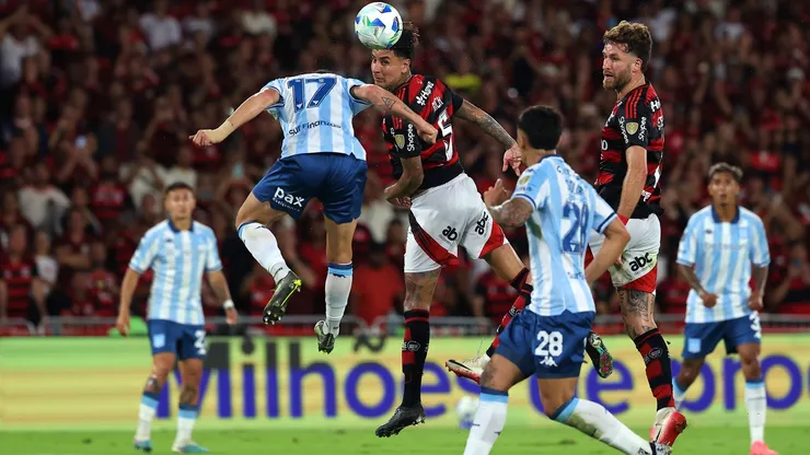Erick Pulgar volvió a ser titular con Flamengo en Copa Libertadores