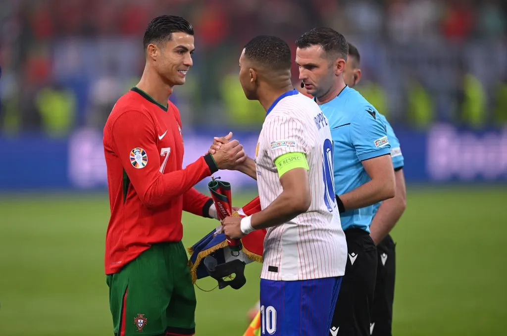 Cristiano Ronaldo junto a Mbappé