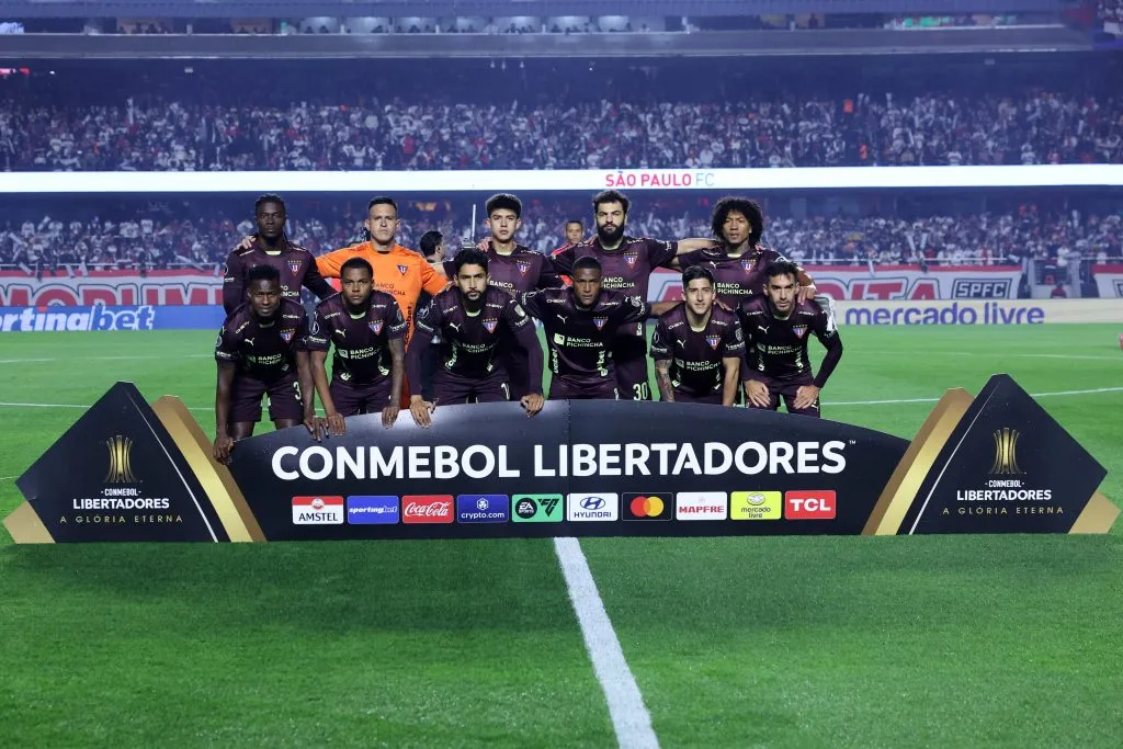 SAO PAULO, BRAZIL – SEPTEMBER 25: Players of LDU Quito pose for a team photo prior to the Copa CONMEBOL Libertadores 2025 Quarter-final Second leg match between Sao Paulo and LDU Quito at MorumBIS Stadium on September 25, 2025 in Sao Paulo, Brazil. (Photo by Alexandre Schneider/Getty Images)