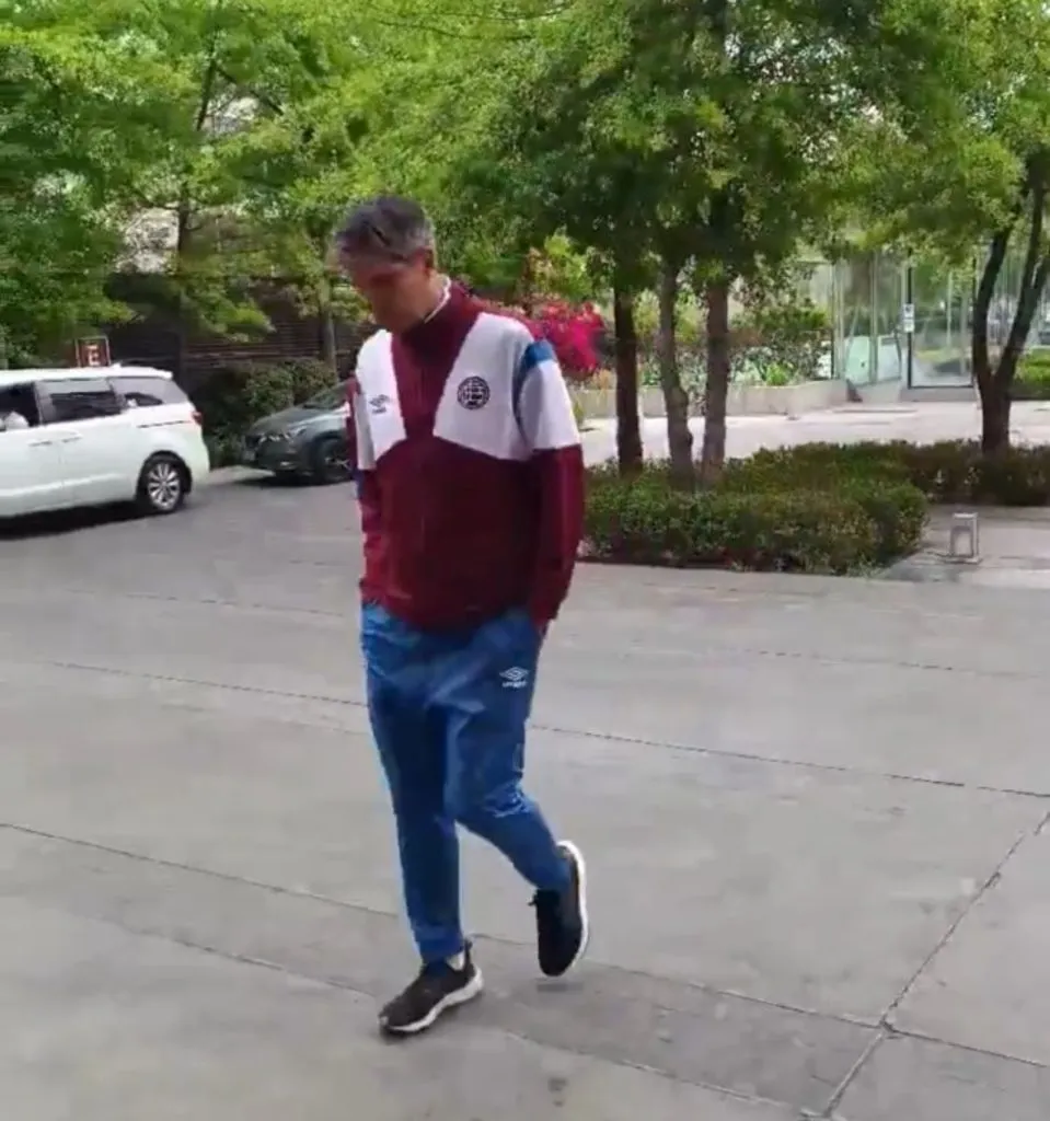 Mauricio Pellegrino también salió a recorrer la zona aledaña al hotel de concentración en Chile. Foto: Sintonía Granate / David Caruso.