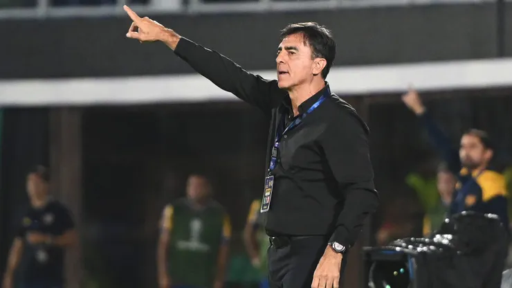 Gustavo Quinteros prepara otro desafío importante con el Rojo.