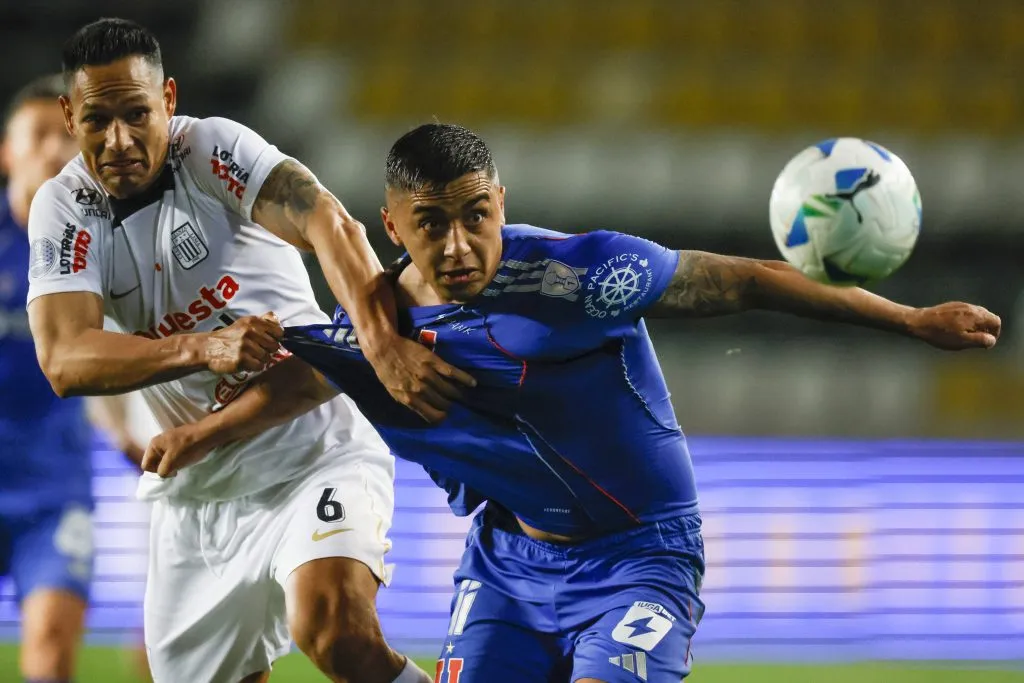 Nicolás Guerra agarró camiseta de titular tras una notable alza en su rendimiento en Universidad de Chile. | Foto: Photosport.