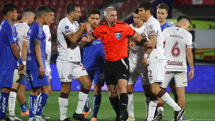 La U empató con un polémico penal.