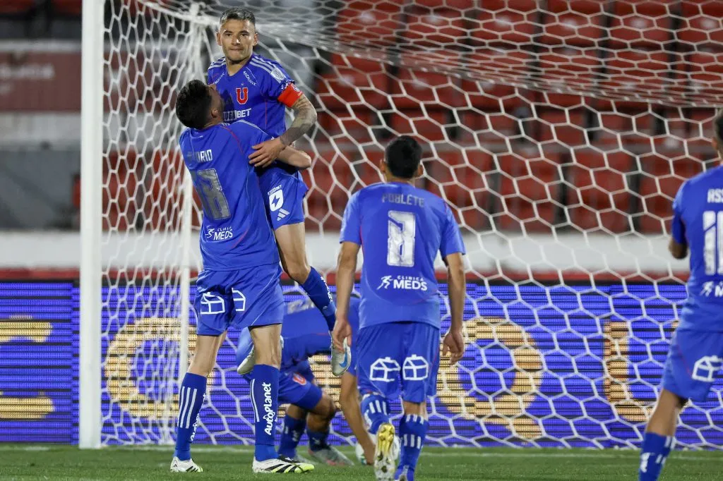 Charles Aránguiz y el agónico gol del 2-2 contra Lanús en las postrimerías de la semifinal de ida de Copa Sudamericana.