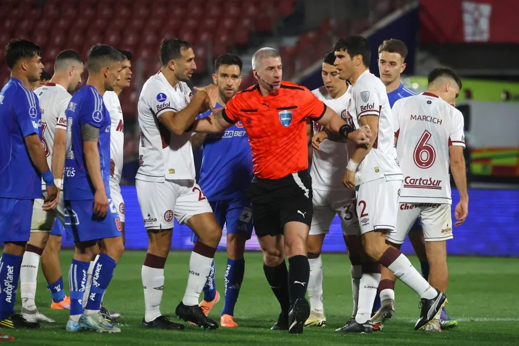 Lanús explotó contra el arbitraje tras el empate con U. de Chile | Photosport