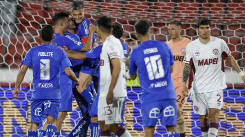 Charles Aránguiz marcó el empate de la U ante Lanús.