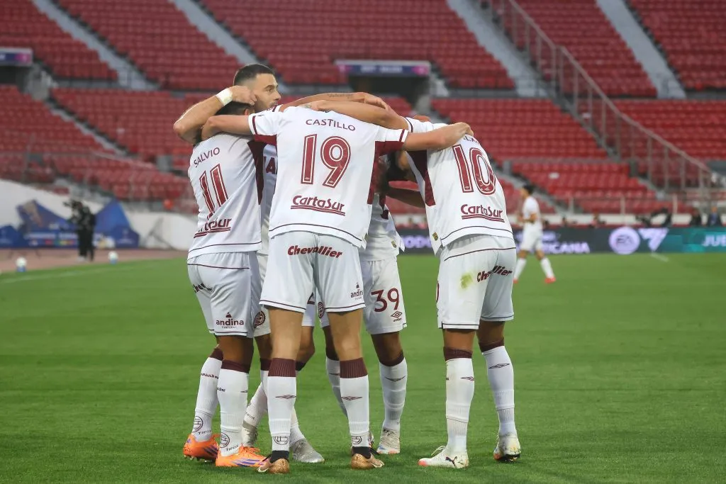 Lanús no pudo aguantar la ventaja ante la U. Foto: Jonnathan Oyarzun/Photosport