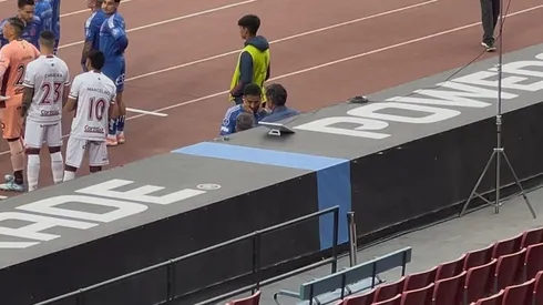 Lucas Assadi fue a saludar a Mauricio Pellegrino.