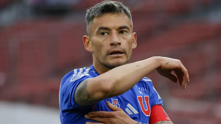 Charles Aránguiz será la gran baja de la U ante la Católica.