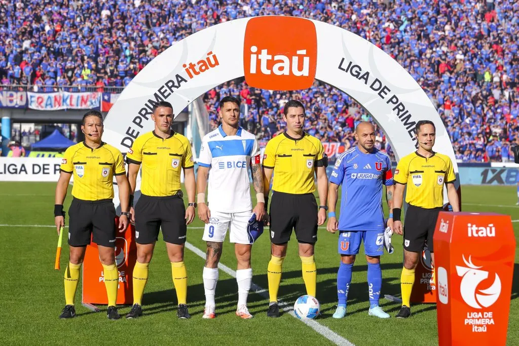 La U vuelve a encontrarse con la Católica: Carepato no se preocupa del desgaste y cree que azules, cruzados, Colo Colo y todos tienen que jugar más.