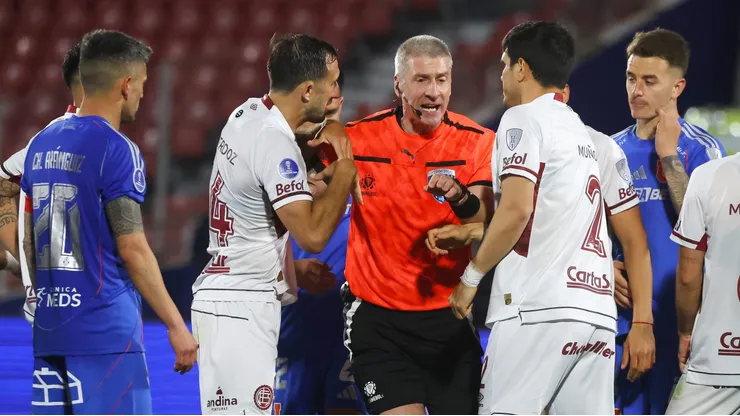 Polémica por el juez del partido de la U en Copa Sudamericana.