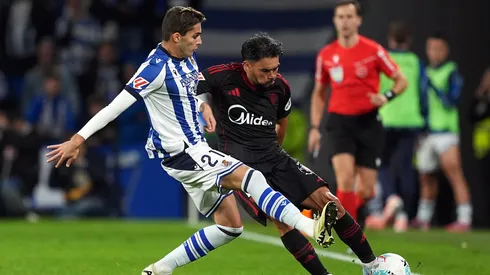 Buen partido de Suazo, bajito de Alexis: otra derrota de Sevilla.