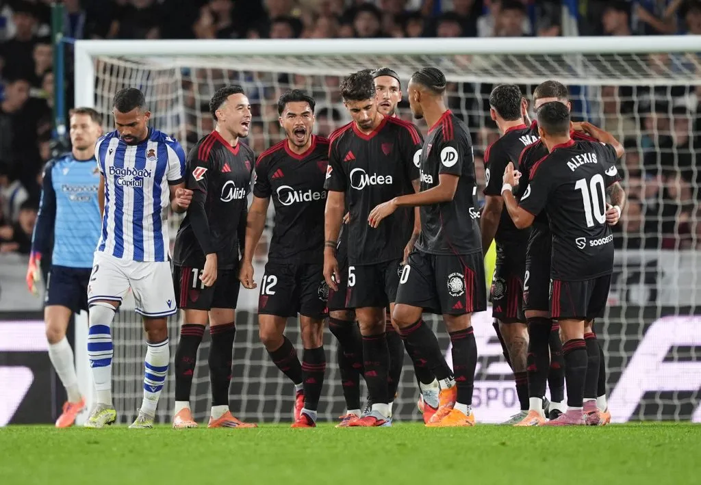 Críticas a Alexis y Suazo tras nueva derrota de Sevilla en La Liga.