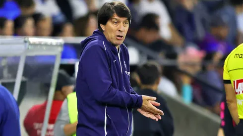 Daniel Garnero prueba fórmulas en Católica para Clásico ante la U