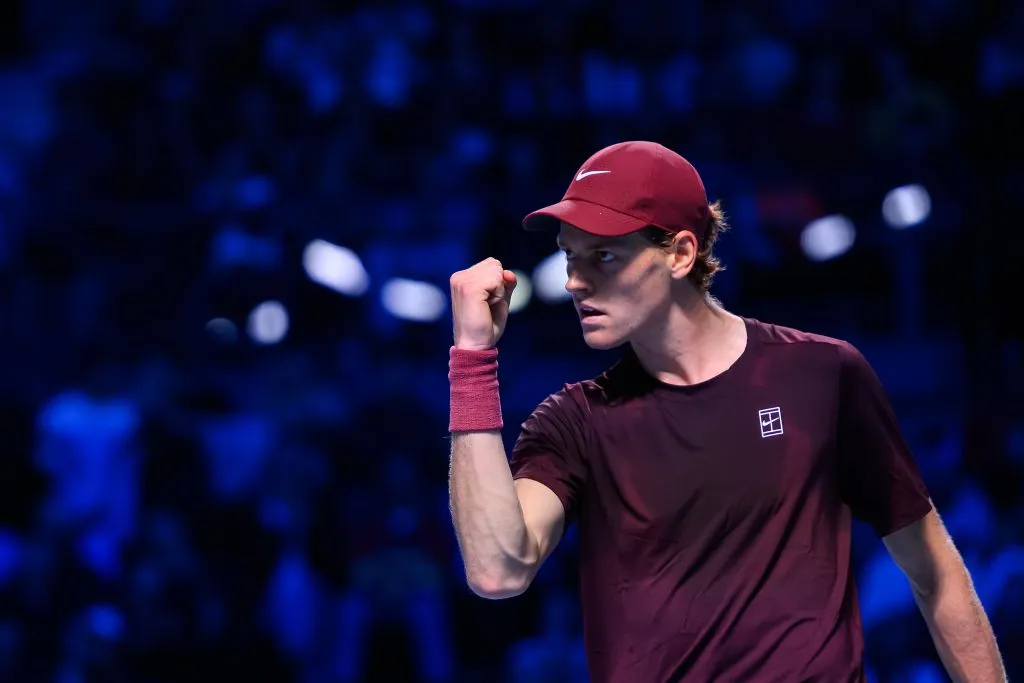 Jannik Sinner va por el título en Viena. (Photo by Christian Bruna/Getty Images)