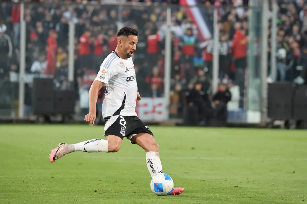 El jugador buscaría extender su vínculo con los albos/Photosport