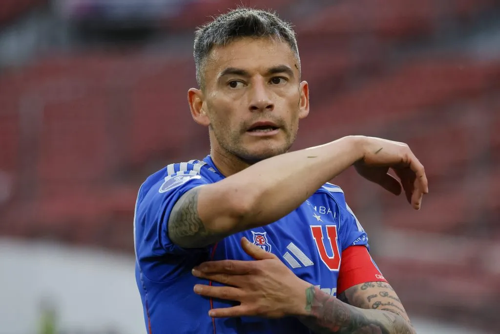 Universidad de Chile perdió tres de los diez partidos en que se ausentó Charles Aránguiz. | Foto: Photosport.