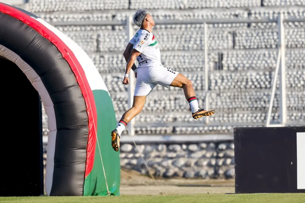 Junior Marabel puede salir de Palestino. Foto: Pepe Alvujar/Photosport