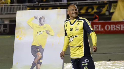 Humberto Suazo dijo adiós entre lágrimas del fútbol.