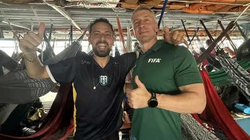 Árbitro de la U y Lanús se fue medio día en barco a dirigir final amateur.