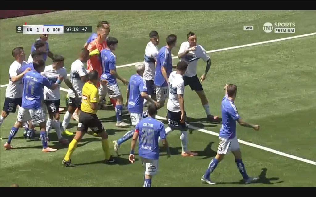 Tomás Asta-Buruaga quedó descontrolado con Franco Calderón. (Captura TNT Sports).