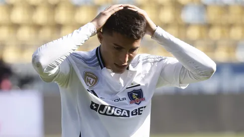 Jonathan Villagra sufre previo al partido de Colo Colo con Limache.